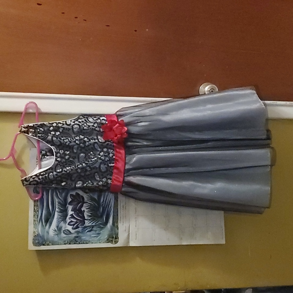 DRESS